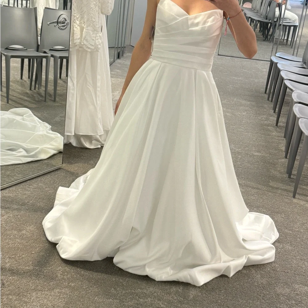 Oleg Cassini Elegant White Satin Wedding Dress - Picture 1 of 14